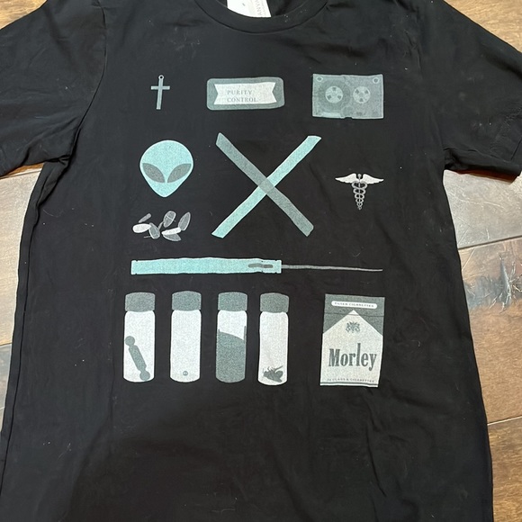 Unique Tee - Picture 2 of 2